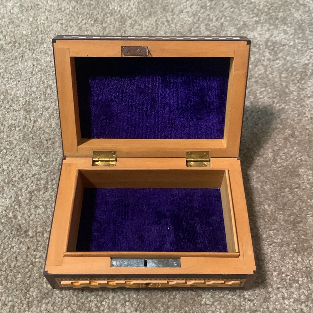 Beautiful Wooden Box - Picture 8 of 9